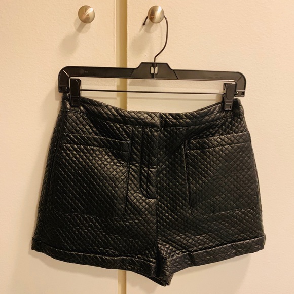 Topshop Quilted Black Shorts - Picture 2 of 10